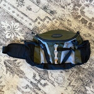 Green Hiking/Fishing/Hunting Bag Eddie Bauer Waist Pack Holds 2 Water Bottles